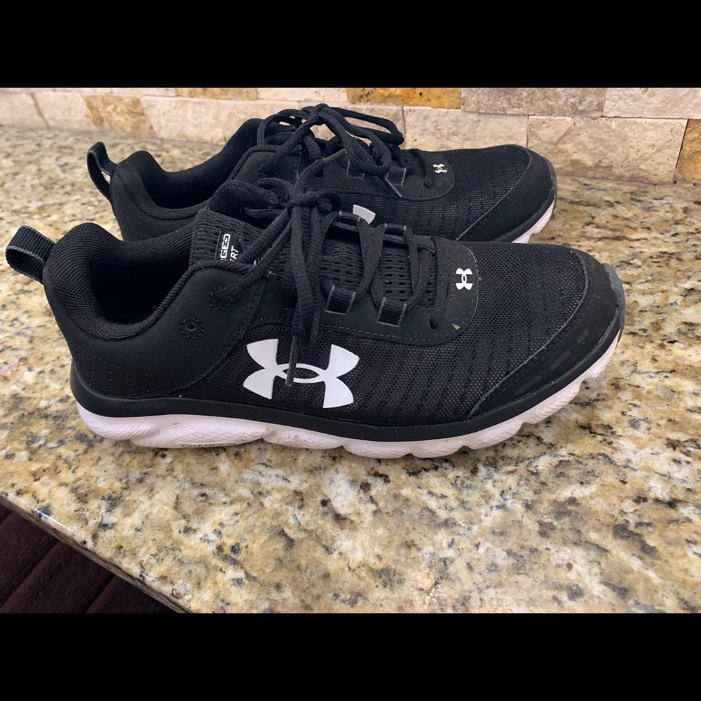 Gently used UA tennis shoes.